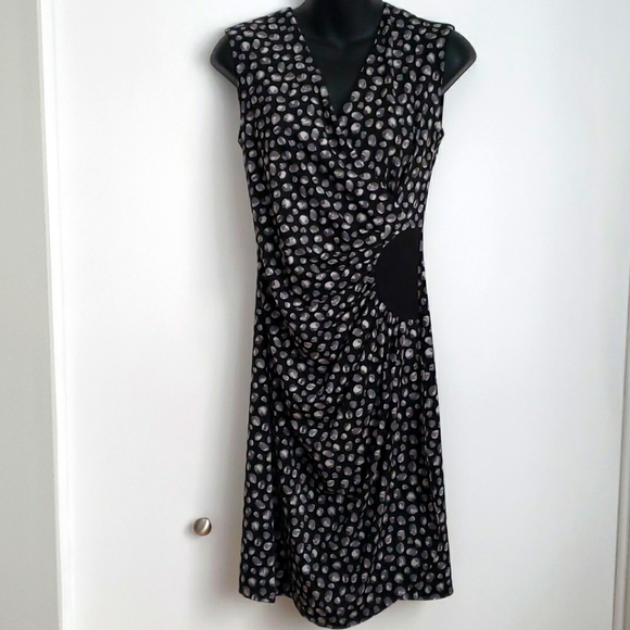 Fitted dress - Picture 2 of 5